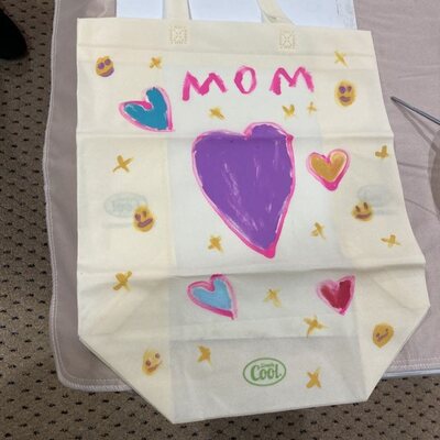 Mother’s Day at PCOM offer something special to honor each mom. Each mom created a beautiful, personalized bag with special messages of love with the